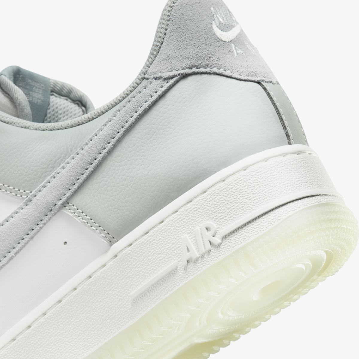 Кросівки Nike Air Force 1 '07 Lv8 FJ4170-003