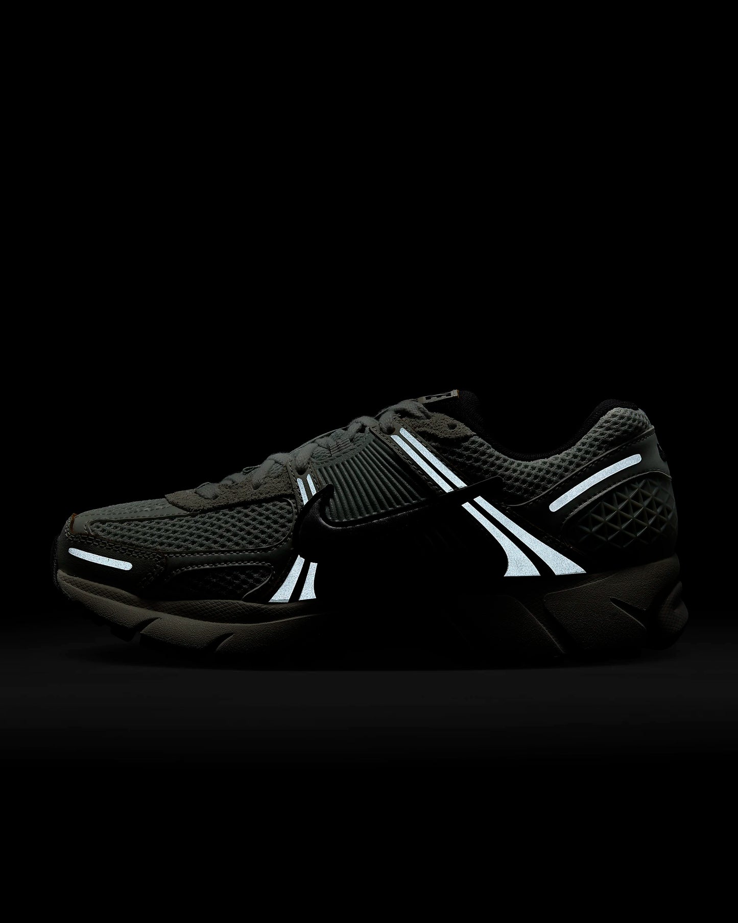 Кросівки Nike Zoom Vomero 5 FN6742-001