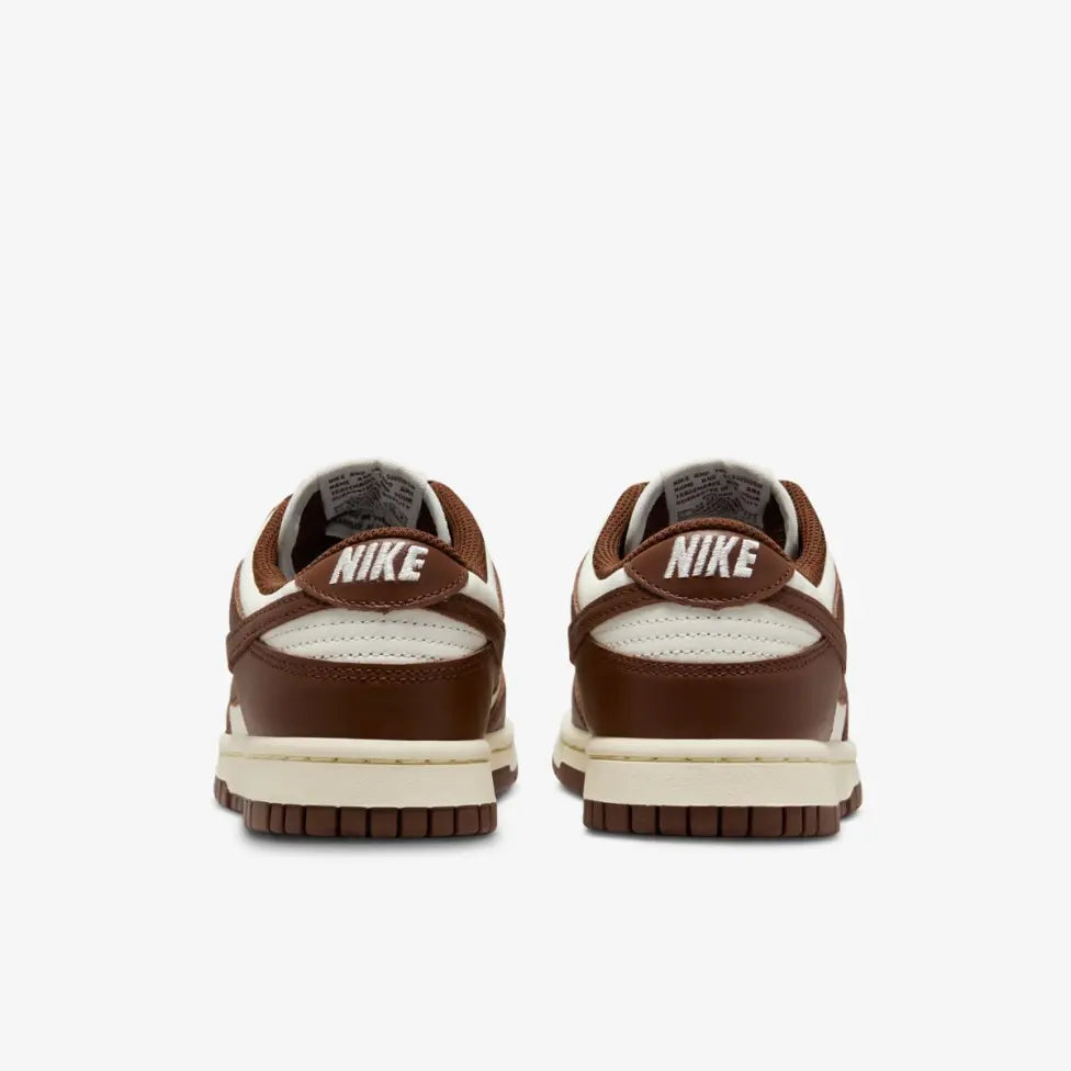 Жіночі кросівки Nike Dunk Low Cacao Wow DD1503-124 у біло-коричневому кольорі з шкіряним верхом, класичний силует Nike Dunk Low.
