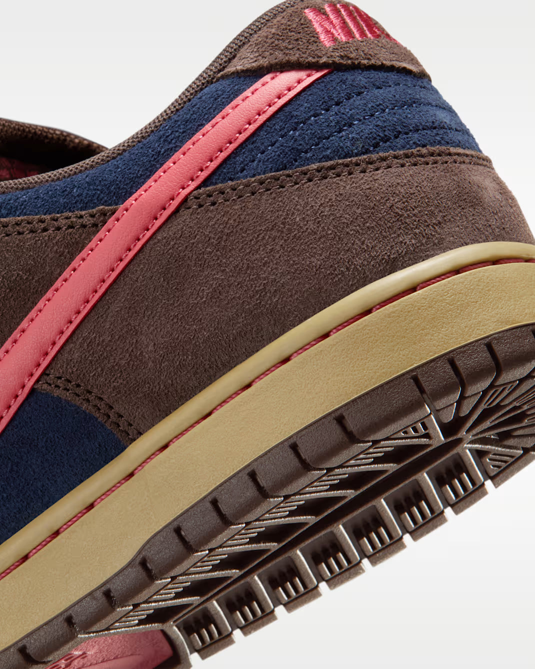 Кросівки Nike SB Dunk Low Pro HQ1625-200